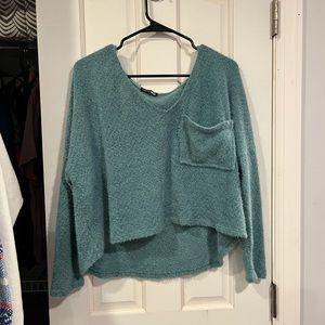 Cropped sweater. Fashion nova. Medium. V neck.